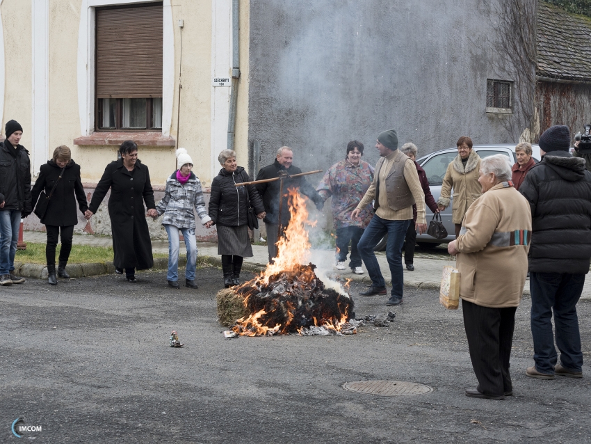 Kiszebáb égetéssel űzte el a telet a Csurgói Napsugár Szociális Intézmény