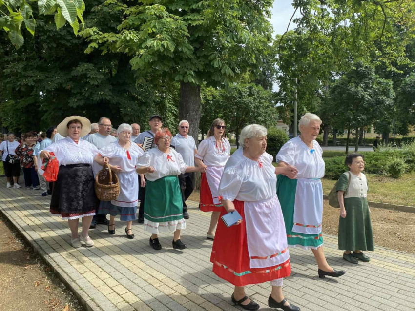 Az Őszirózsa Nyugdíjas Klub nyugdíjas találkozója.