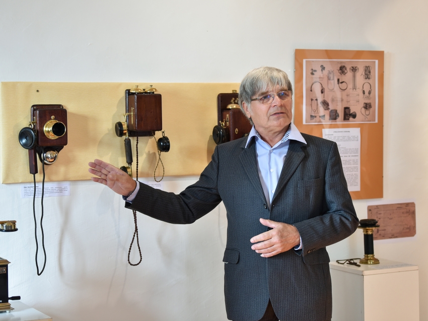 H&iacute;v a m&uacute;zeum! &ndash; A Morse-t&aacute;v&iacute;r&oacute;t&oacute;l a telefonokig