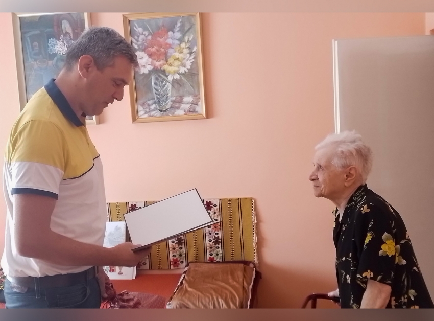 Csurgó szépkorúját köszöntötte Füstös János polgármester