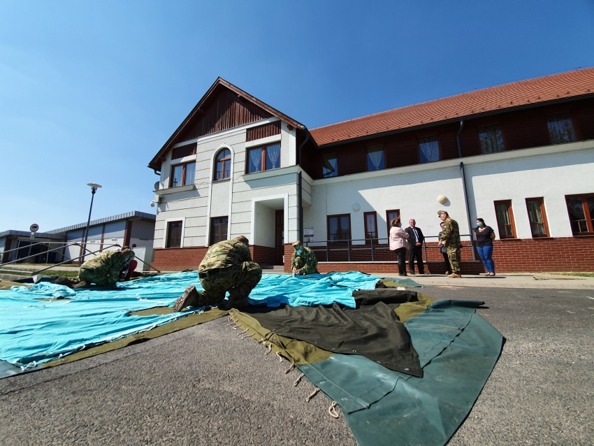 Koronav&iacute;rus előszűr&eacute;si pont l&eacute;tes&uuml;lt a Csurg&oacute; Kist&eacute;rs&eacute;gi J&aacute;r&oacute;beteg-szakell&aacute;t&oacute; K&ouml;zpontn&aacute;l