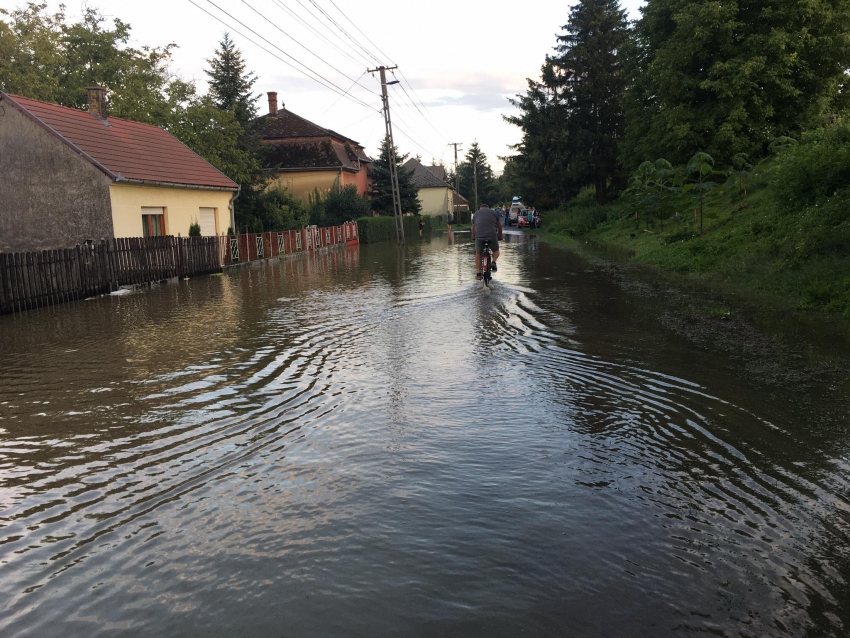 Jelentős k&aacute;rokat okozott Csurg&oacute;n is a h&eacute;tv&eacute;gi vill&aacute;m&aacute;rv&iacute;z