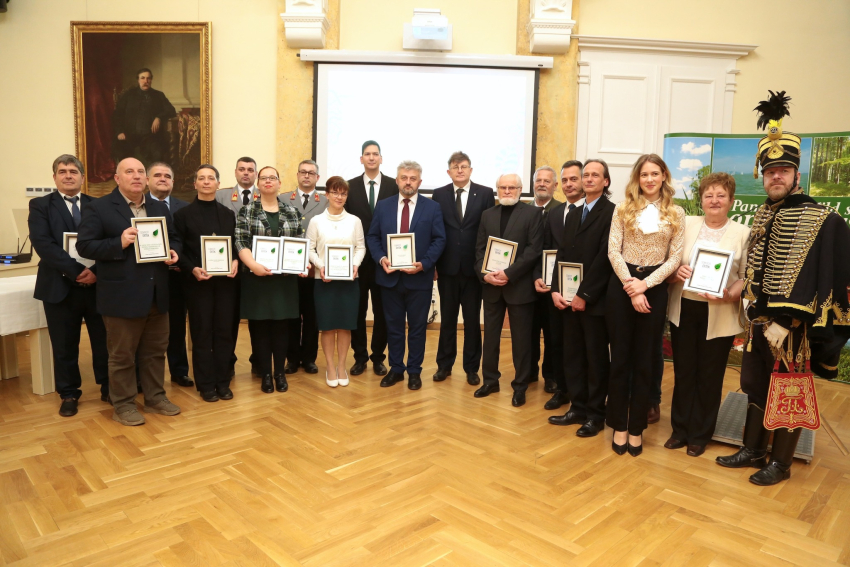 V&aacute;rmegyei &Eacute;rt&eacute;kd&iacute;j &aacute;tad&oacute; &uuml;nneps&eacute;g