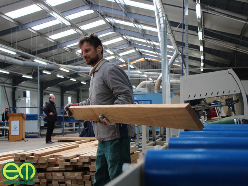 1200 n&eacute;gyzetm&eacute;teres csarnokkal bőv&uuml;lt a SEFAG Csurg&oacute;i Faipari Gy&aacute;ra