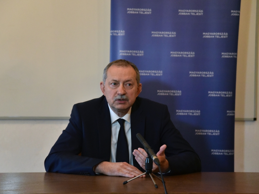 Sz&aacute;szfalvi L&aacute;szl&oacute;: A 2017-es k&ouml;lts&eacute;gvet&eacute;si t&ouml;rv&eacute;nyterv az ad&oacute;cs&ouml;kkent&eacute;s &eacute;s az otthonteremt&eacute;s k&ouml;lts&eacute;gvet&eacute;se