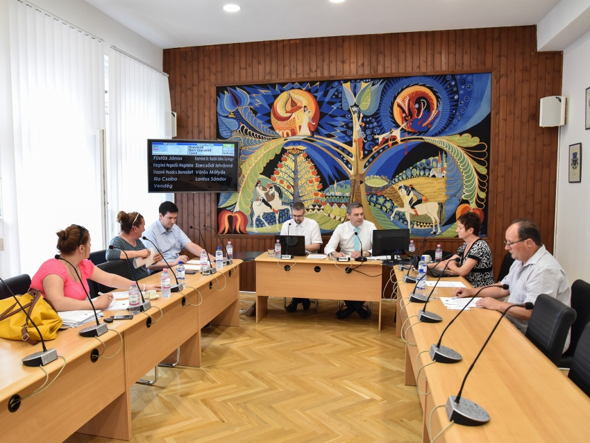 T&aacute;j&eacute;koztat&oacute; Csurg&oacute; V&aacute;ros K&eacute;pviselő-test&uuml;let&eacute;nek 2020. j&uacute;nius 30-i rendk&iacute;v&uuml;li k&eacute;pviselő-test&uuml;leti &uuml;l&eacute;s&eacute;ről