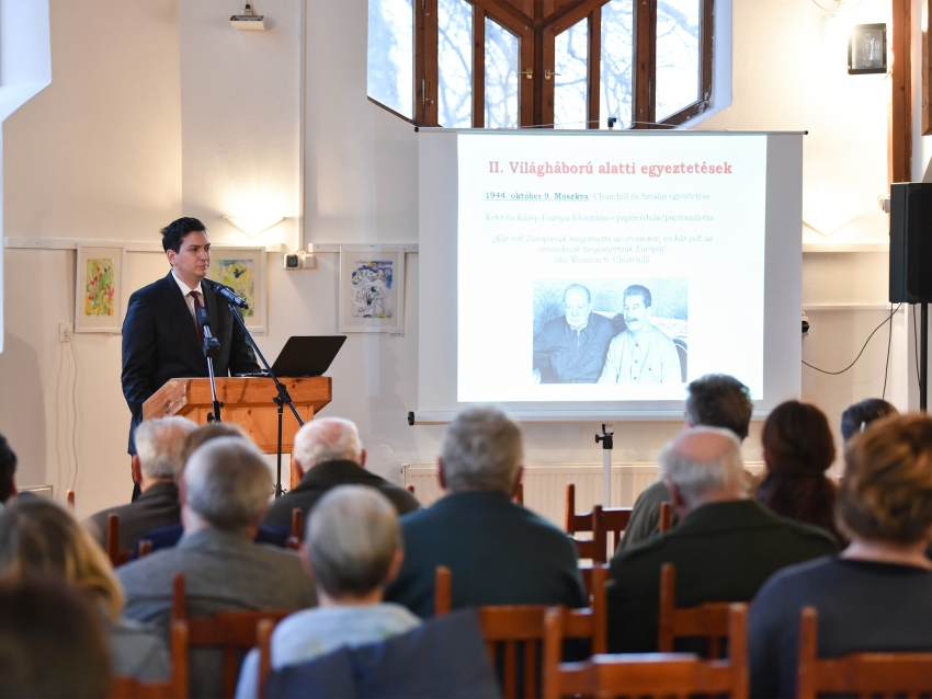 A kommunizmus &aacute;ldozataira eml&eacute;kezett Csurg&oacute;