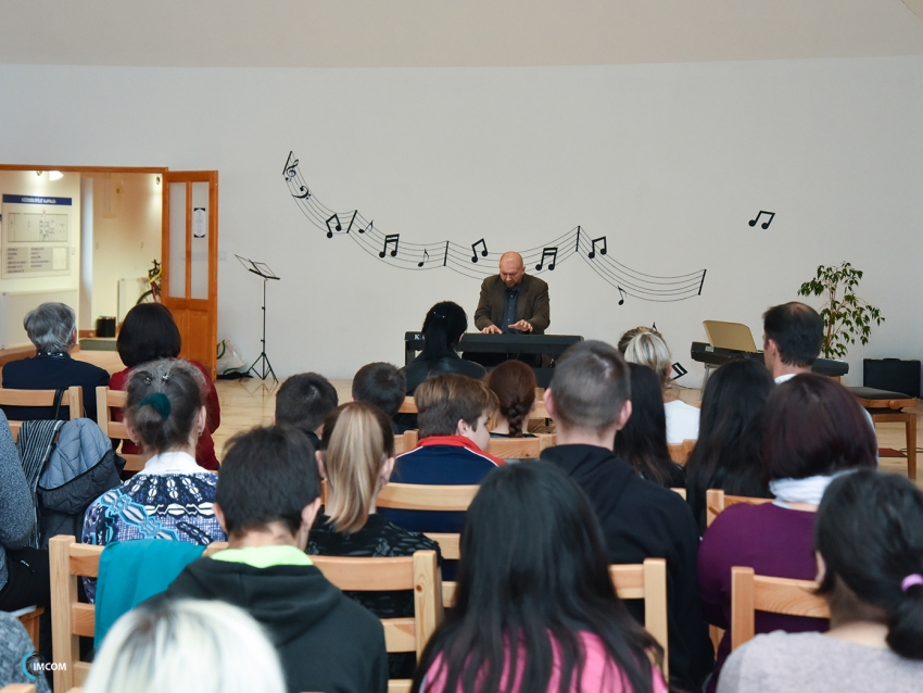 Ifj&uacute; zenebar&aacute;tok tal&aacute;lkoztak a T&ouml;rt&eacute;nelmi Parkban