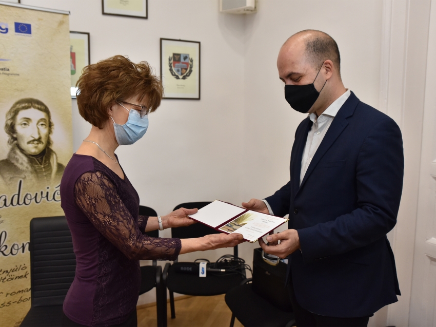 Viol&aacute;n&eacute; Bakonyi Ibolya a 2020-as &eacute;v somogyi K&ouml;nyvt&aacute;rosa - a Kellner Bern&aacute;t D&iacute;j nyertese!