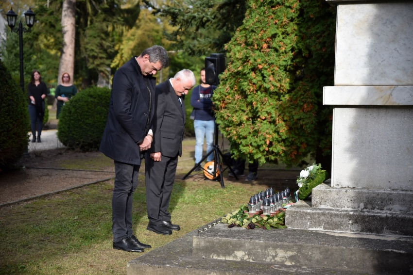 V&aacute;rosi megeml&eacute;kez&eacute;s az Aradi V&eacute;rtan&uacute;k Eml&eacute;knapj&aacute;n