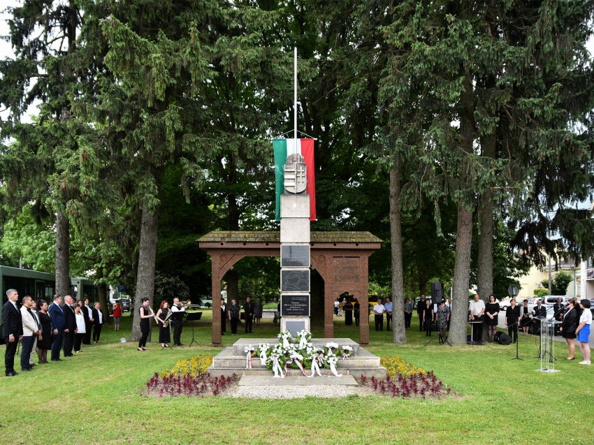 Trianon - v&aacute;rosi megeml&eacute;kez&eacute;s 2023.